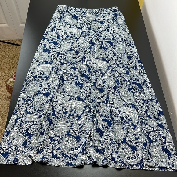 Talbots White Blue Paisley Print Maxi Skirt Medium Soft Knit Comfortable Pull On - Picture 2 of 9